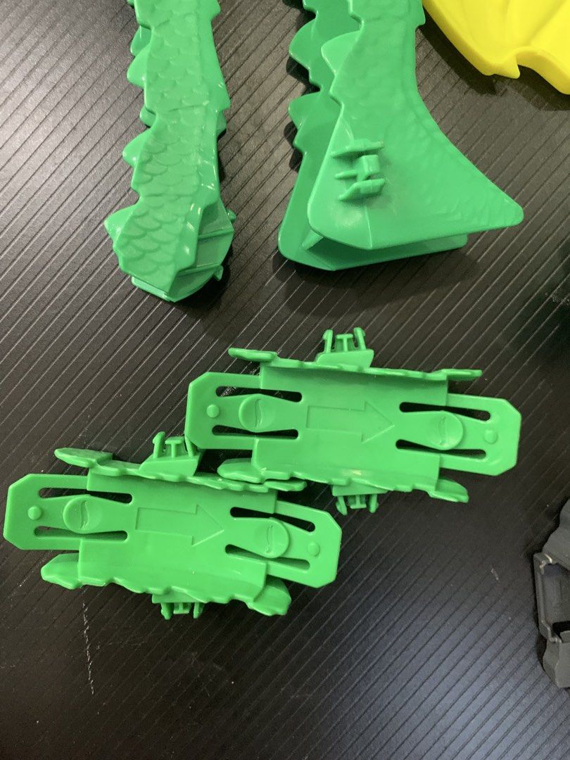 Hotwheels Dragon Track - Parts (Category: Interactive Toys) located in Carmona. Submitted by bihira (Listing ID 1468285248, Image 2). Description: Hotwheels Dragon Track - Parts - WYSIWYG - Parts / DIY Tracks / Custom Tracks - As is, no broken parts, no cracks.