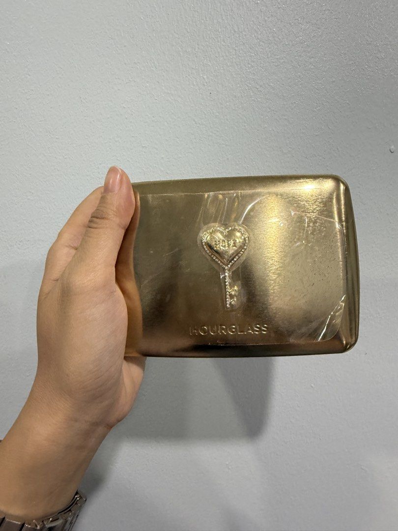 Hourglass hope palette (Category: Makeup) located in Quezon City. Submitted by destashingmycloset (Listing ID 1468305502, Image 2). Description: .