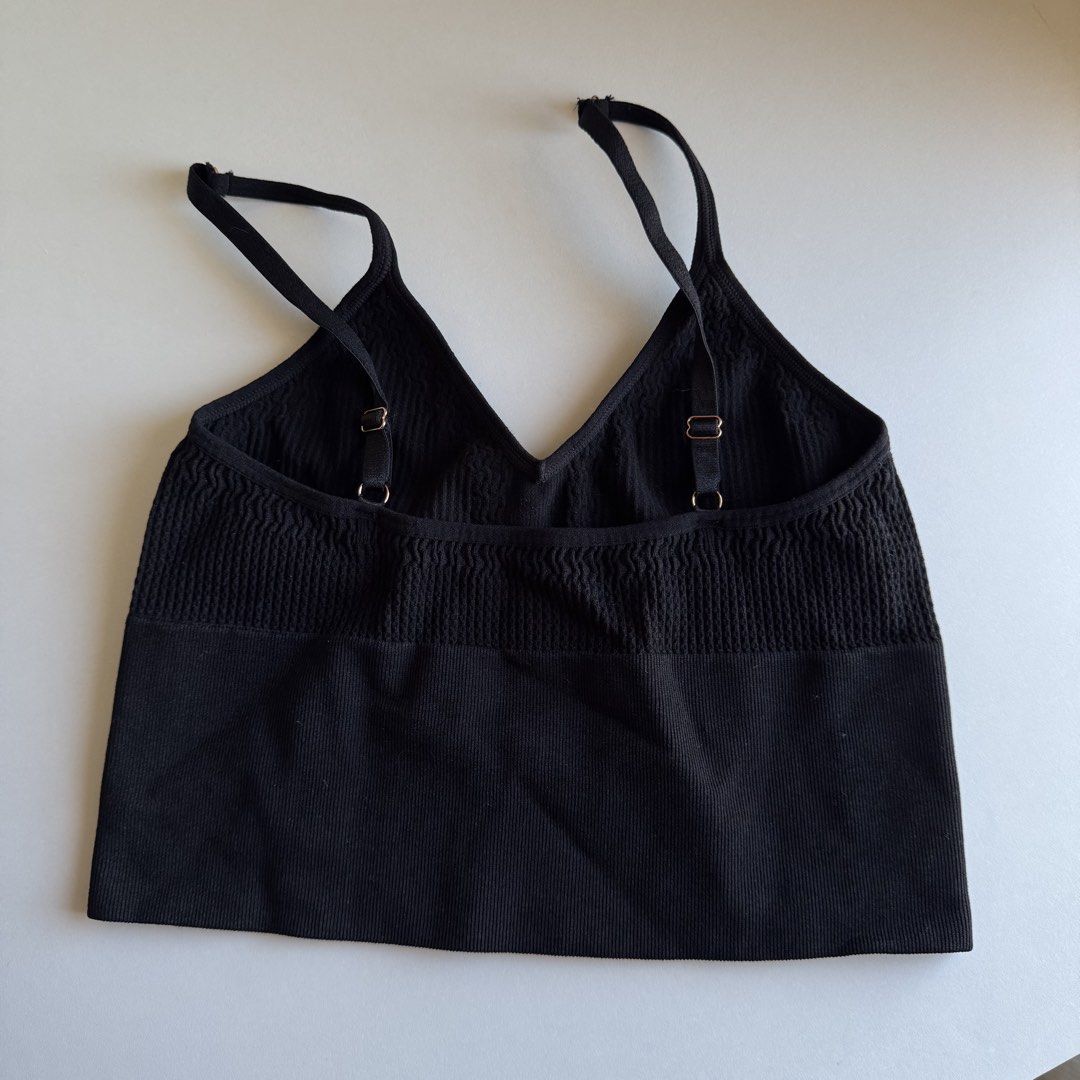 HQ Black Textured Bralette Top (Category: Sleeveless) located in Santa Rosa. Submitted by ceyllective (Listing ID 1468418046, Image 2). Description: .