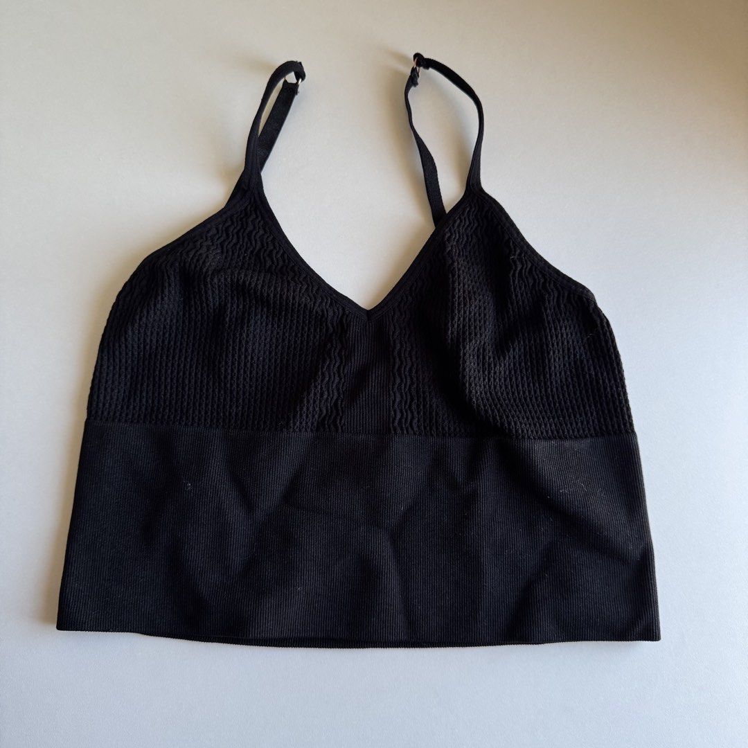 HQ Black Textured Bralette Top (Category: Sleeveless) located in Santa Rosa. Submitted by ceyllective (Listing ID 1468418046, Image 1). Description: .