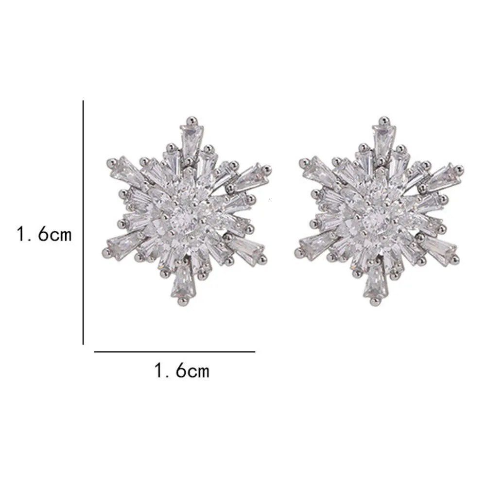Huawei free clip snowflake charm (Category: Charms) located in Mandaluyong City. Submitted by cartmyitems (Listing ID 1468342154, Image 1). Description: .