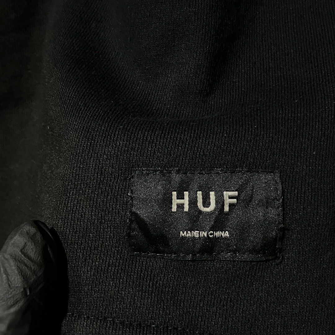 HUF SMALL PATCH LOGO (Category: Shorts) located in Naga. Submitted by goodfinds_only.v1 (Listing ID 1468426891, Image 3). Description: FOR SALE -HUF SMALL PATCHED LOGO SIZE:XL ON TAG BEST FIT LARGE MEASUREMENTS WAISTLINE:32 UP TO 38(STRETCHABLE) LENGTH:21 INCHES LEG OPEN:12 INCH COLOR RATE:9.3/10 GOOD CONDITION NO FLAWS DM ME TO PURCHASE! .