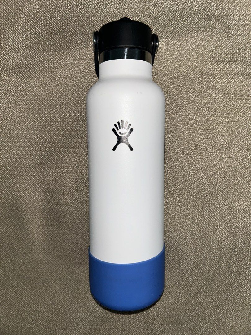 Hydro Flask White Water Bottle (Category: Water Bottles & Tumblers) located in Pasig City. Submitted by piayayaya511 (Listing ID 1468408243, Image 2). Description: - Authentic Hydro Flask water bottle in white - Includes a black cap with a flexible carry strap - Comes with a blue silicone boot to prevent dents and scratches - Keeps drinks cold for hours - Condition: Clean overall with minor scuffs near the neck area from normal use.