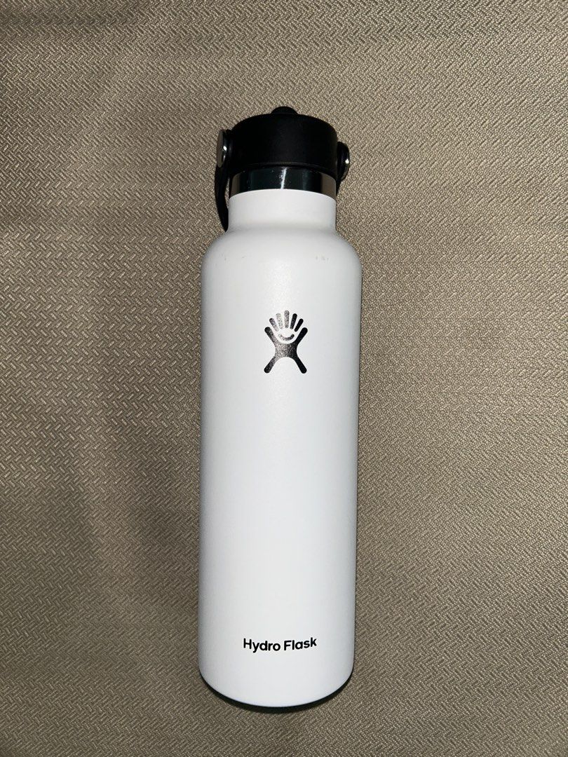 Hydro Flask White Water Bottle (Category: Water Bottles & Tumblers) located in Pasig City. Submitted by piayayaya511 (Listing ID 1468408243, Image 1). Description: - Authentic Hydro Flask water bottle in white - Includes a black cap with a flexible carry strap - Comes with a blue silicone boot to prevent dents and scratches - Keeps drinks cold for hours - Condition: Clean overall with minor scuffs near the neck area from normal use.