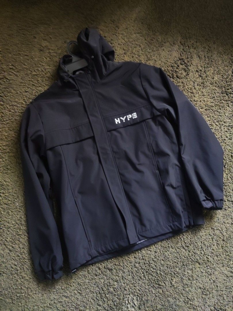 HYPE Jacket (Category: Coats, Jackets and Outerwear) located in Ampang. Submitted by aimanazman360 (Listing ID 1468302487, Image 1). Description: condition : 10/10 size : xl postage : rm10.