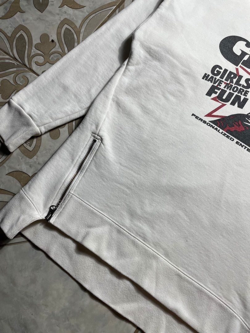 Hysteric Glamour crewneck sweatshirt (Category: Coats, Jackets and Outerwear) located in Caloocan City. Submitted by renowear (Listing ID 1468286044, Image 2). Description: Hysteric Glamour crewneck sweatshirt Excellent Condition Color Rate: 9.5/10 Issue: Stain Sign Of Usage Measurements • Width: 22 • Length: 26.5/29 Price: 3500 obo DM IF INTERESTED📥.