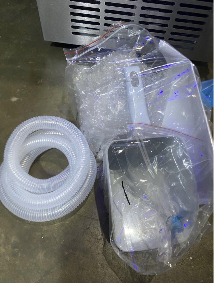 Ice maker machine 36kg (Category: Other Home Appliances) located in Silang. Submitted by declutter.dm (Listing ID 1468284583, Image 2). Description: Made an upgrade, still unused. Brandnew. Original price 14,990.