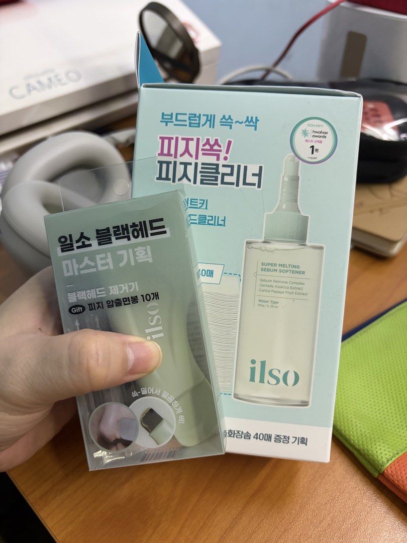 ilso Super Melting Sebum Softener and Deep Clean Master Set (Category: Face Care) located in Valenzuela. Submitted by shopevrday (Listing ID 1468287117, Image 1). Description: - Brand: ILSO - Product: Natural Mild Clear Nose & T-Zone Sebum Softening Set - Purpose: Effective blackhead and excess sebum removal - Inclusions: 150ml Super Melting Sebum Softener, cotton pads, Deep Clean Master tool, and cotton buds - Condition: Brand new, unused in ori
