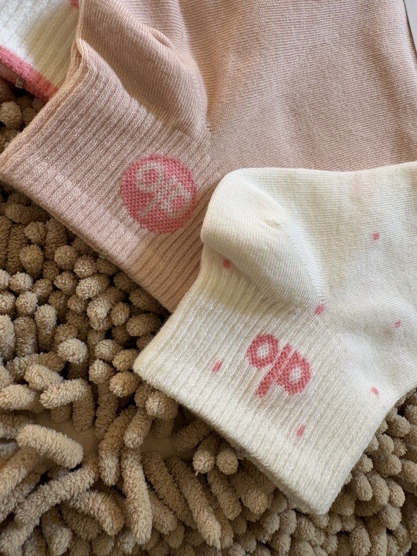 Imported alo socks 5 pairs set (Category: Shoe inserts) located in Quezon City. Submitted by heartshop.ph (Listing ID 1468347973, Image 3). Description: 5 pairs of cute alo socks! Made in turkey.