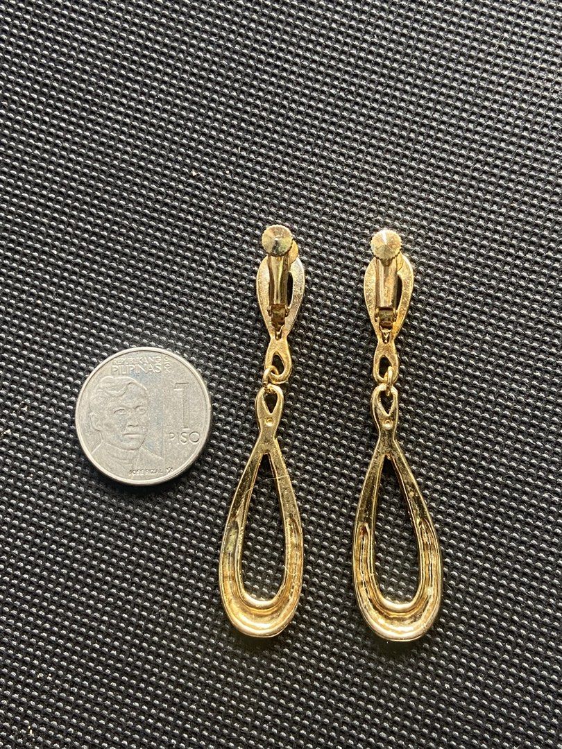 Infinity screw-back clip-on drop earrings (Category: Earrings) located in Binan City. Submitted by retroz_collections (Listing ID 1468362917, Image 2). Description: .