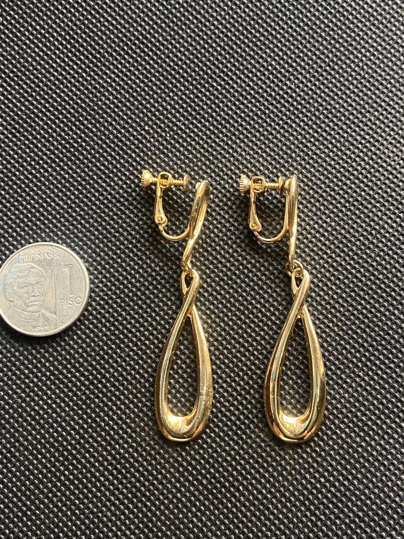 Infinity screw-back clip-on drop earrings (Category: Earrings) located in Binan City. Submitted by retroz_collections (Listing ID 1468362917, Image 1). Description: .