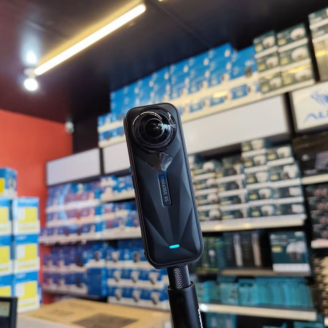 Insta360 X5 (Essentials Bundle) (Category: Cameras) located in Caloocan City. Submitted by kentsalvador31 (Listing ID 1468365168, Image 1). Description: Another unit sold & released! 💥📷 Another happy power couple secured! 🎉 Maraming salamat ma'am & sir sa pagbisita sa branch para kunin ang brand new Insta360 X5 (Essentials Bundle)! Full set with carry case, invisible selfie stick, and accessories—ready na agad sa susunod na rides at travel vlo