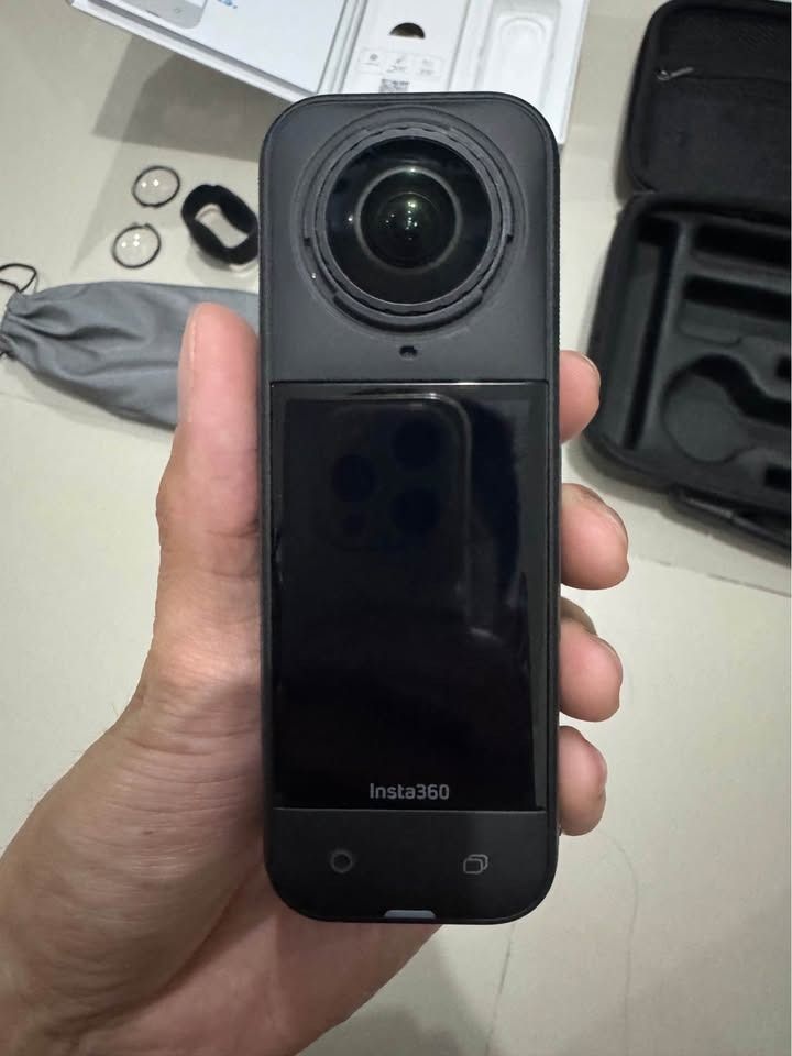 Insta360 X5 with SanDisk Extreme 128 (Category: Video Cameras) located in Caloocan City. Submitted by carlosjqn116323 (Listing ID 1468422886, Image 2). Description: ❗️FS/FT: Insta360 X5❗️ Price: ₱ 23,000 ✅ No issues ✅ Under warranty until December Inclusions: - SanDisk Extreme 128 GB V30 SD Card - Metal Cage - Hard case - Original box and receipt - Lens protectors 📍Location: Nuvali Sta.rosa, Laguna/ Calamba, Laguna/ Los Baños, Laguna .