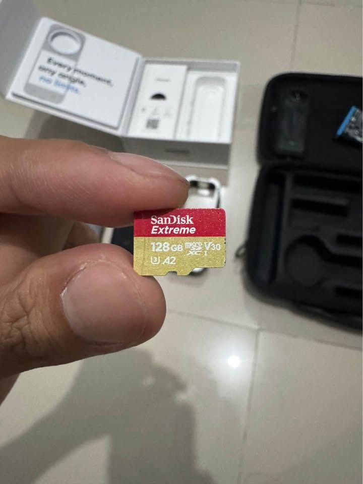Insta360 X5 with SanDisk Extreme 128 (Category: Video Cameras) located in Caloocan City. Submitted by carlosjqn116323 (Listing ID 1468422886, Image 3). Description: ❗️FS/FT: Insta360 X5❗️ Price: ₱ 23,000 ✅ No issues ✅ Under warranty until December Inclusions: - SanDisk Extreme 128 GB V30 SD Card - Metal Cage - Hard case - Original box and receipt - Lens protectors 📍Location: Nuvali Sta.rosa, Laguna/ Calamba, Laguna/ Los Baños, Laguna .