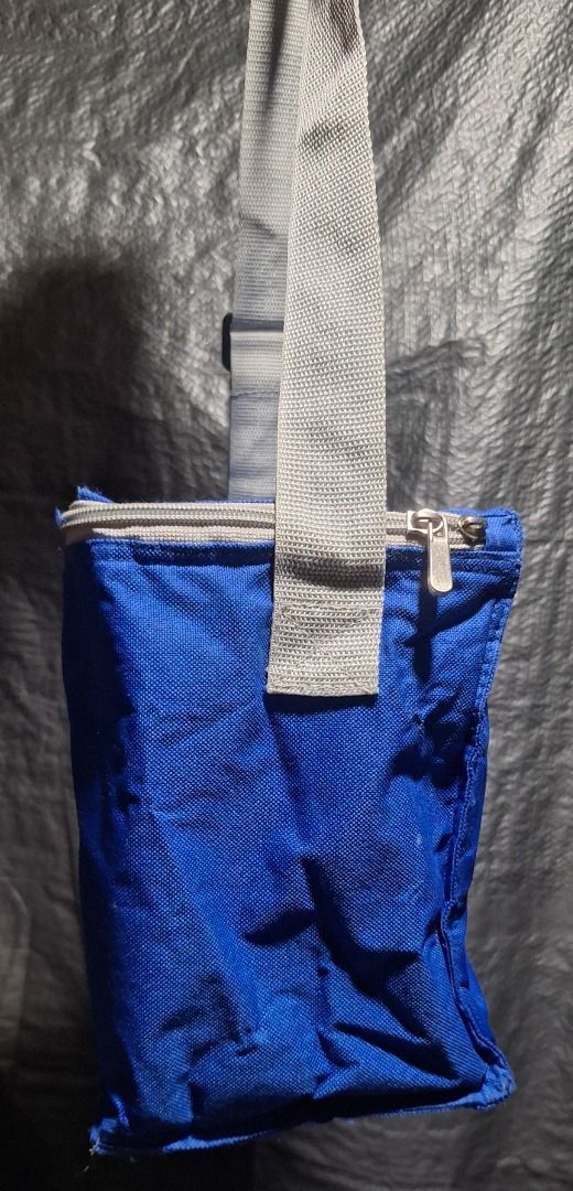 INSULATED Cooler Bag (Category: Tote Bags) located in General Trias. Submitted by aeunice (Listing ID 1468332088, Image 3). Description: In Good Condition. Keeps food and drinks hot or cold. Clean and ready to use, perfect for lunch or picnics. Meet up / Shipping via Lalamove, JnT, Gogo Express & LBC.