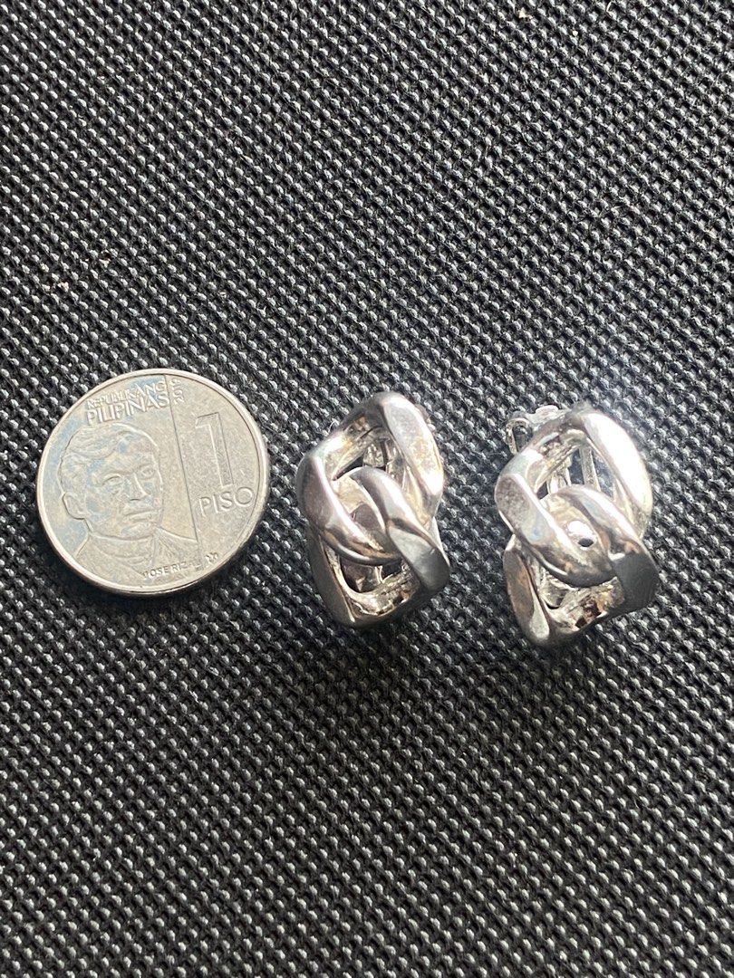 intertwined knot clip-on earrings (Category: Earrings) located in Binan City. Submitted by retroz_collections (Listing ID 1468363029, Image 3). Description: .