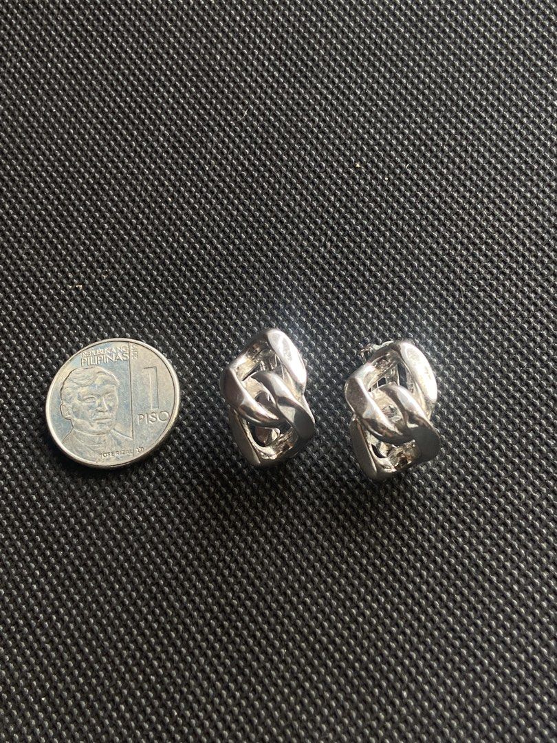 intertwined knot clip-on earrings (Category: Earrings) located in Binan City. Submitted by retroz_collections (Listing ID 1468363029, Image 1). Description: .