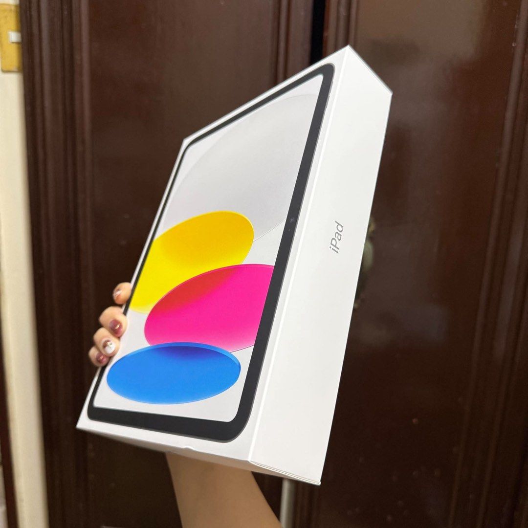 iPad 11th Gen A16 128gb 2025 (Category: iPad) located in Quezon City. Submitted by rcstny (Listing ID 1468291109, Image 2). Description: iPad 11th Gen A16 128gb 2025 BRAND NEW SEALED SILVER ₱28,000 only 📍Quezon City.