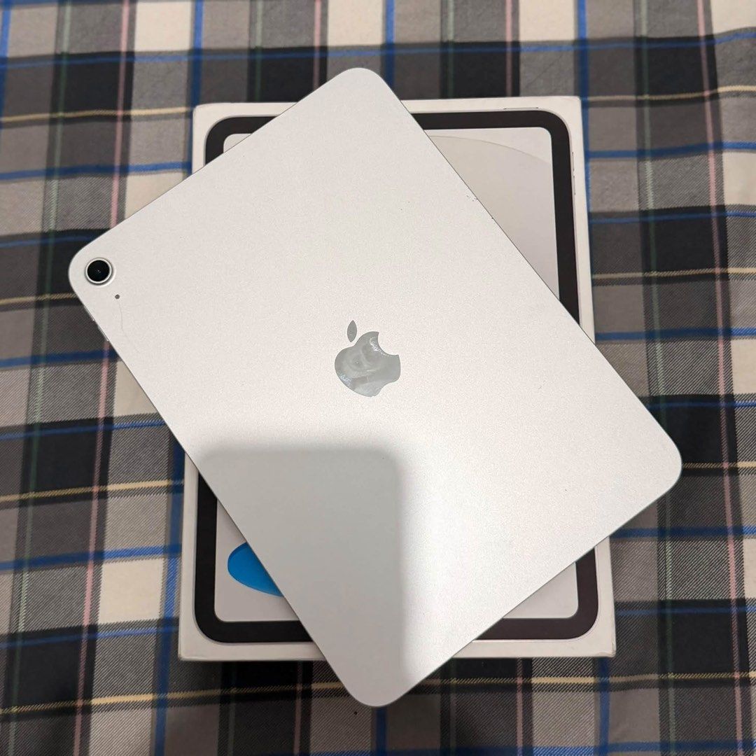 iPad A16 — 11th Gen 🩶 (Category: iPad) located in Manila. Submitted by _iamnics (Listing ID 1468468686, Image 3). Description: 📱iPad A16 — 11th Gen 🩶 🔋Battery Health: 91% 🫙128GB Inclusions: • Box with Manual • Original Charger (Adapter & Cord) • Case ✨ Updated to the latest iPadOS 27 ✨ All functions working properly! ❗️No issue 🤝 Meet up only!.