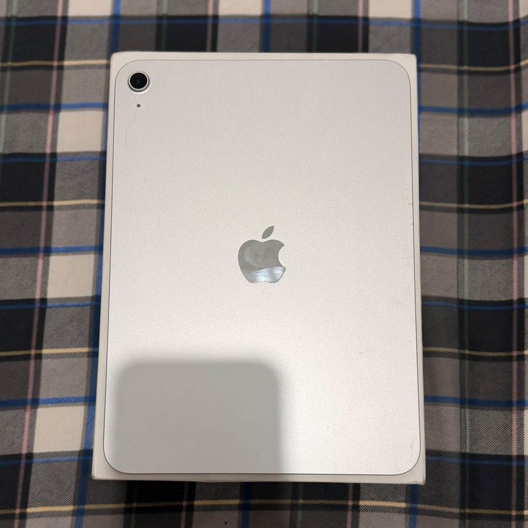 iPad A16 — 11th Gen 🩶 (Category: iPad) located in Manila. Submitted by _iamnics (Listing ID 1468468686, Image 1). Description: 📱iPad A16 — 11th Gen 🩶 🔋Battery Health: 91% 🫙128GB Inclusions: • Box with Manual • Original Charger (Adapter & Cord) • Case ✨ Updated to the latest iPadOS 27 ✨ All functions working properly! ❗️No issue 🤝 Meet up only!.
