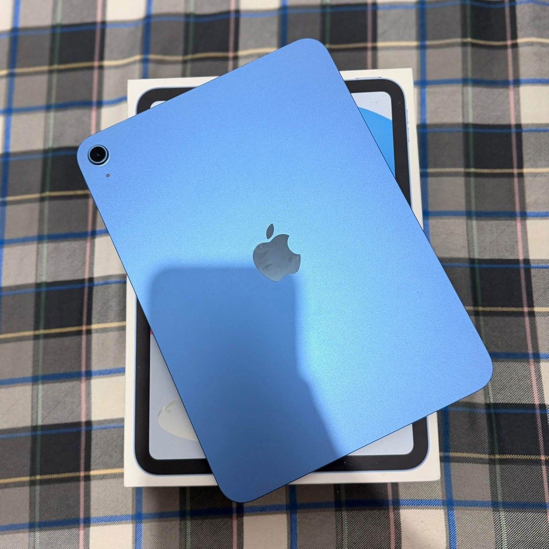 iPad A16 — 11th Gen 💙 (Category: iPad) located in Manila. Submitted by _iamnics (Listing ID 1468469022, Image 3). Description: 📱iPad A16 — 11th Gen 💙 🔋Battery Health: 93% 🫙128GB Inclusions: • Box with Manual • Original Cord • Case ✨ Updated to the latest iPadOS 27 ✨ All functions working properly! ❗️Minimal scratch on the pencil side 🤝 Meet up only!.