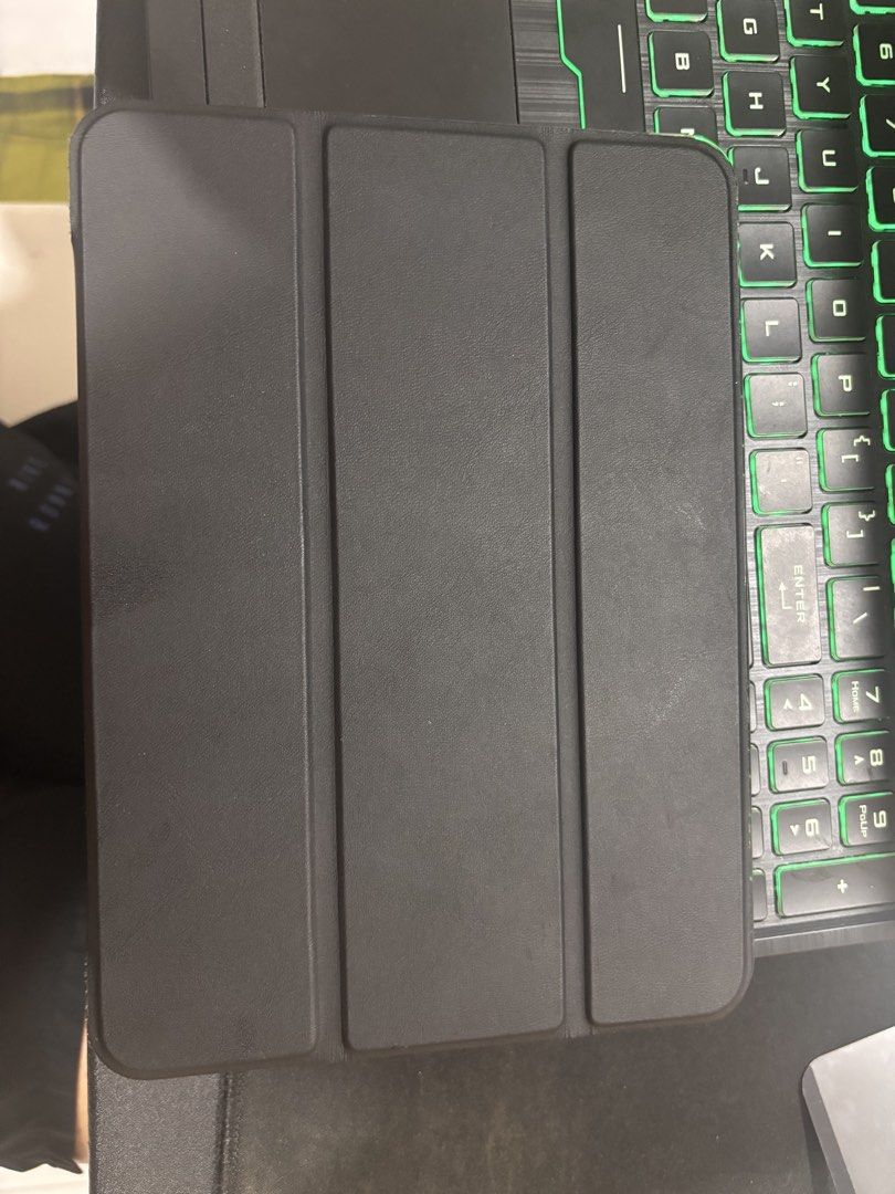 ipad mini 4 (Category: iPad) located in Batang Kali. Submitted by m.qyc46 (Listing ID 1468387403, Image 2). Description: nk jual sbb da tk pakai bole pakai untuk trade main game support ios 15 max !!! urgent need moneyy come with ipad case and stylus pen wifi only.