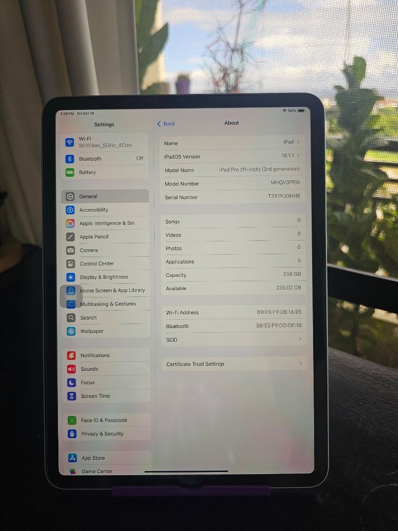 Ipad Pro 11 inch 3rd gen 256gb (Category: iPad) located in Manila. Submitted by kirizuna13 (Listing ID 1468326350, Image 3). Description: - Model: iPad Pro 11-inch (3rd Generation) - Storage: 256GB - Condition: Excellent, lightly used with screen protector and clear case - Inclusions: Original box, wall charger, and charging cable - Features: Stunning display, powerful performance, slim aluminum design - PRICE IS NEGOTIABLE .