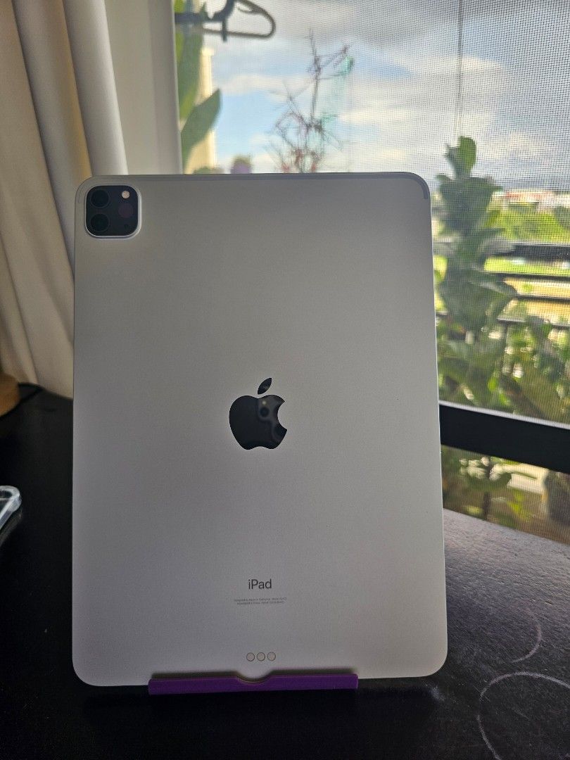 Ipad Pro 11 inch 3rd gen 256gb (Category: iPad) located in Manila. Submitted by kirizuna13 (Listing ID 1468326350, Image 2). Description: - Model: iPad Pro 11-inch (3rd Generation) - Storage: 256GB - Condition: Excellent, lightly used with screen protector and clear case - Inclusions: Original box, wall charger, and charging cable - Features: Stunning display, powerful performance, slim aluminum design - PRICE IS NEGOTIABLE .