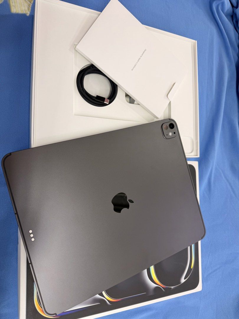 Ipad Pro M5 Chip 256gb 13inch Wifi Cellular (Category: iPad) located in Manila. Submitted by johnlucas31 (Listing ID 1468445597, Image 2). Description: Available ❗️❗️❗️ Ipad Pro M5 Chip 256gb 13inch Wifi Cellular 100 battery health 57 cycle count only With box same imei and original charger No hidden issue With Apple Warranty check all you want Pm for sure buyer📩.