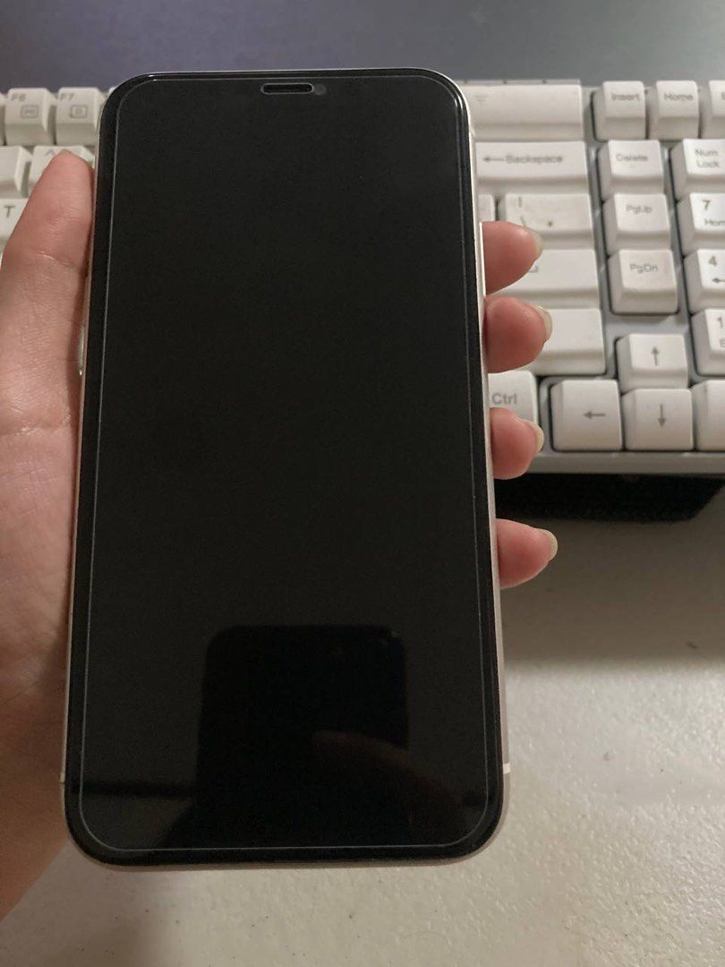 Iphone 11 (Category: iPhone 11 Series) located in Binan City. Submitted by Msy_08 (Listing ID 1468498312, Image 3). Description: 📱 iPhone 11 128GB White 🤍 * Face ID working * Factory Unlocked (FU) * GX-OLED LCD * Flycidi battery * Replaced back glass * Smooth gamitin * Can reset * Issue: Silent switch not working * Minor white spot sa display ( super liit lang di nakakaapekto sa touch ng unit ) 💰 8,500 📍Meet Up.