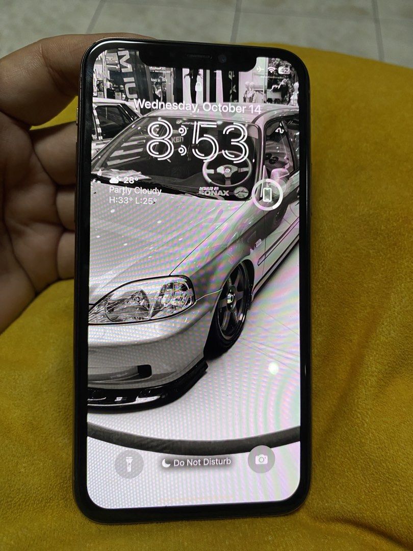 Iphone 11 pro 256gb (Category: iPhone 11 Series) located in San Mateo. Submitted by domski23 (Listing ID 1468288922, Image 1). Description: - Brand/Model: iPhone 11 Pro - Storage Capacity: 256GB - Color: Gold - Condition Notes: Battery needs service, display shows 'Unknown Part' warning, Face ID has an issue - Physical Appearance: Gentle signs of use around the frame as shown in photos - Meetup Location: SM City San Mateo, Rizal 73bh .