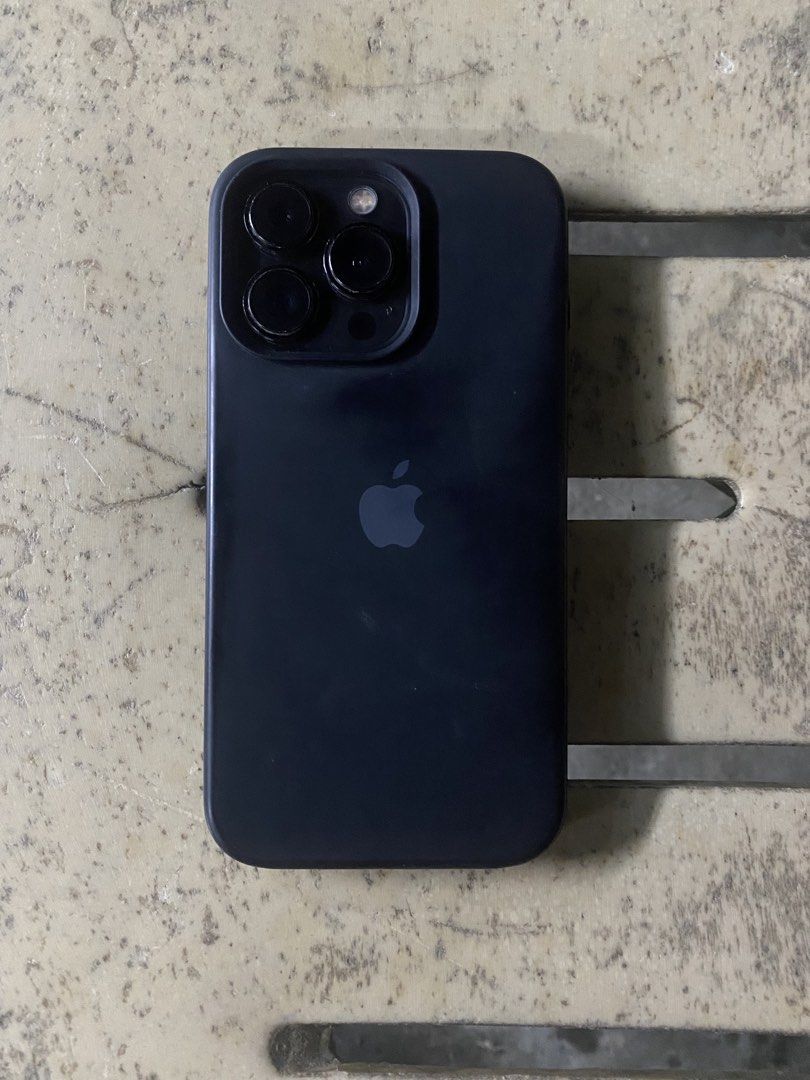 iPhone 13 PRO 128gb (graphite) (Category: iPhone 13 Series) located in Caloocan City. Submitted by shanlei (Listing ID 1468386368, Image 2). Description: iPhone 13 PRO 128gb (graphite) — FOR SALE 19,000 NEGOTIABLE 100% Battery Health (NEWLY REPLACED BATTERY) 128gb Storage may original box face ID true tone All functions working good condition NO sim restrictions — any sim !! ang issue lang nito is replaced ang battery niya and wala na iba. make s