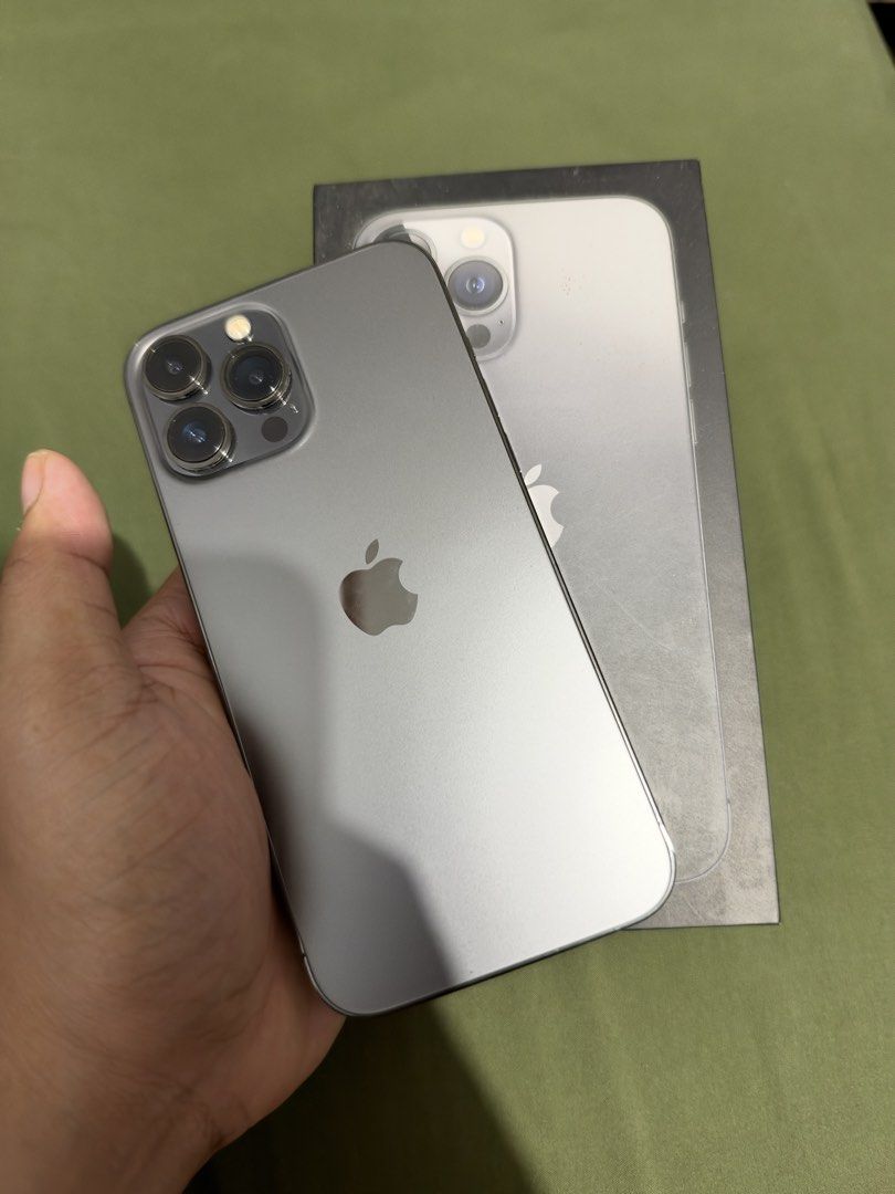 Iphone 13 pro max 128gb (Category: iPhone 13 Series) located in Quezon City. Submitted by eychpi (Listing ID 1468461094, Image 2). Description: For sale Iphone 13 Pro Max Graphite 128gb With box Bought January 2022 (still have the receipt) Battery health at 74% Few scratches but still in great condition Comes with bavin cable and cases Fairview QC loc Meetups within my area Dm me.
