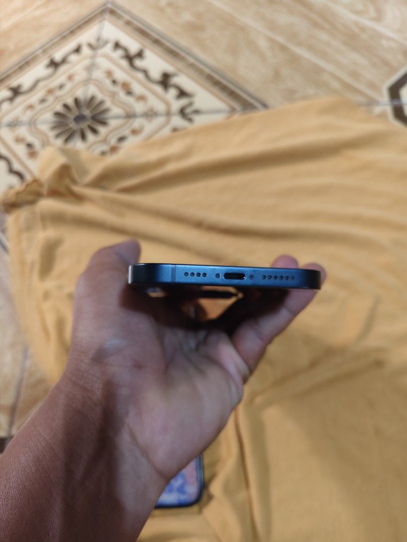 iphone 14 plus (Category: iPhone 14 Series) located in Angono. Submitted by ellainebaste (Listing ID 1468316793, Image 3). Description: iphone 14 plus 128gb unit and case only ntc approved openline any sim 75% battery original/matagal pa malobat paint chip lang sa camera/check all u want sa meet up.. open for swap..add cash sa mababang unit..android or iphone rfs:need cash.