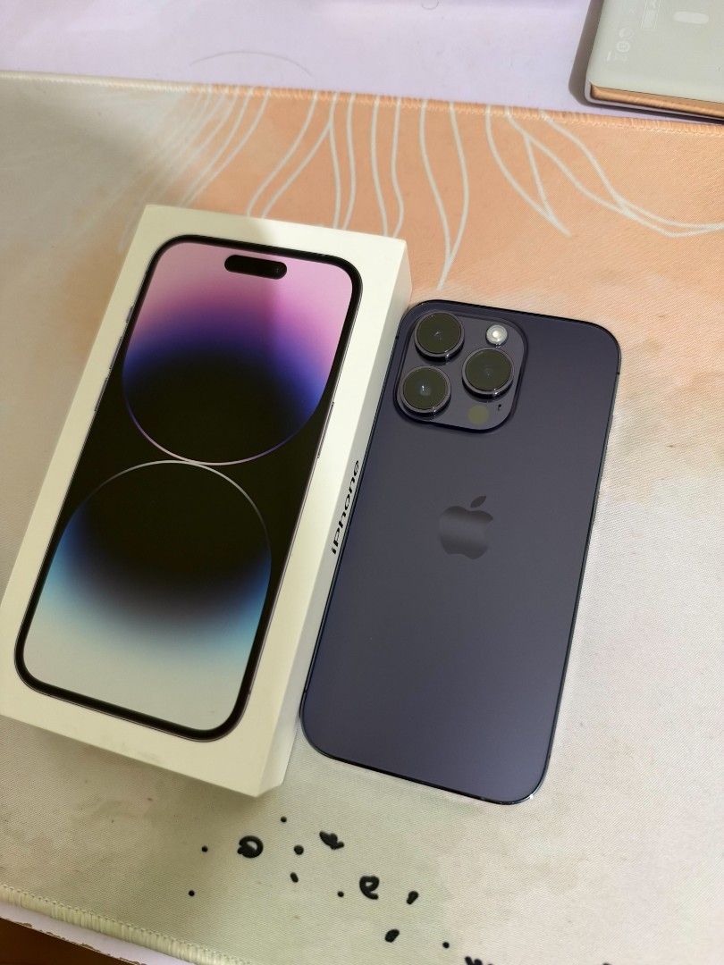 iPhone 14 Pro 128GB Deep Purple Smart locked (Category: iPhone 14 Series) located in Muntinlupa City. Submitted by r0me5 (Listing ID 1468381210, Image 3). Description: No issues No history of repair No dents / scratches No longer under contract - can be carrier unlocked in Smart store 99% smoothness 79% Battery Health includes: -Smart Official Receipt -Original Apple charger+cable -Cases -Purple 10,000mah powerbank.