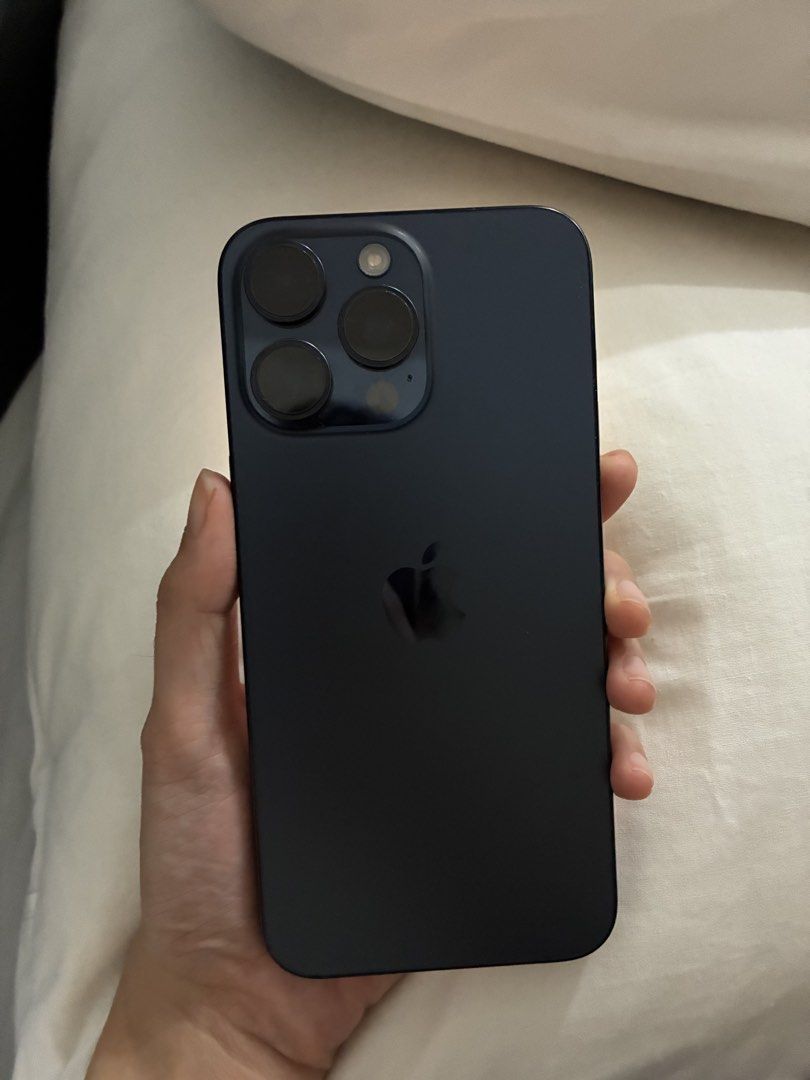 reserved Iphone 15 pro max 256gb (Category: iPhone 15 Series) located in Mandaluyong City. Submitted by mnqatln (Listing ID 1468407778, Image 1). Description: Rfs upgrade well taken care of no sim restriction battery for service price neg.