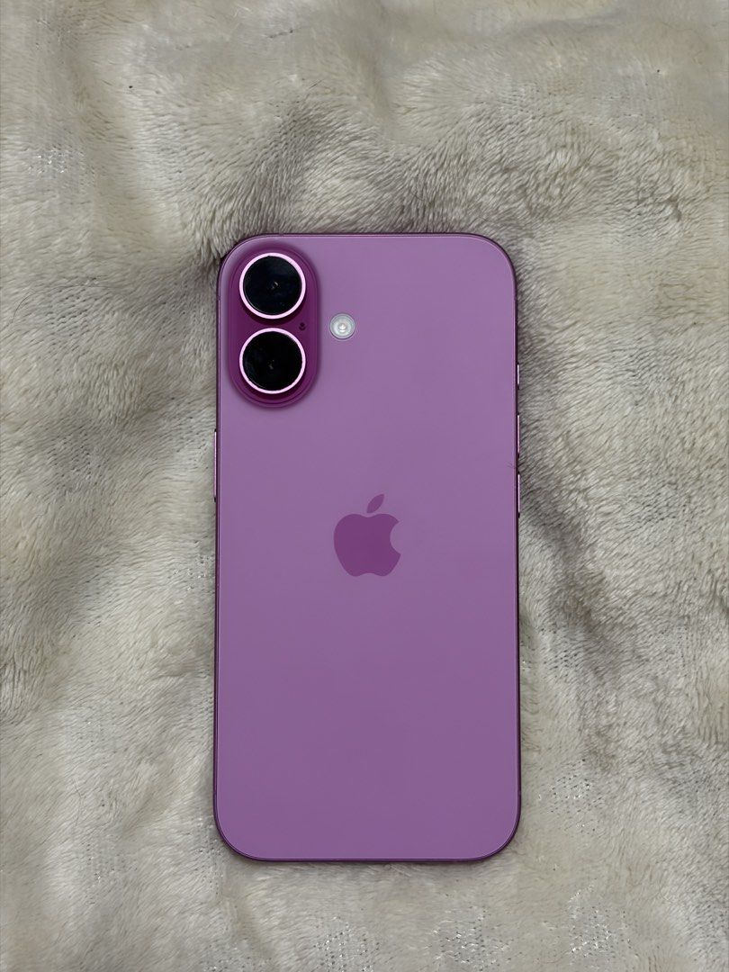 Iphone 16 pink 128gb (Category: iPhone 16 Series) located in Manila. Submitted by anders1004 (Listing ID 1468327596, Image 2). Description: Iphone 16 pink 128 gb With box and cord 93% BH 479 cc No history of repair No sim restriction Bulakan bulacan location Open for meet up and pick up 33,500 asking price.