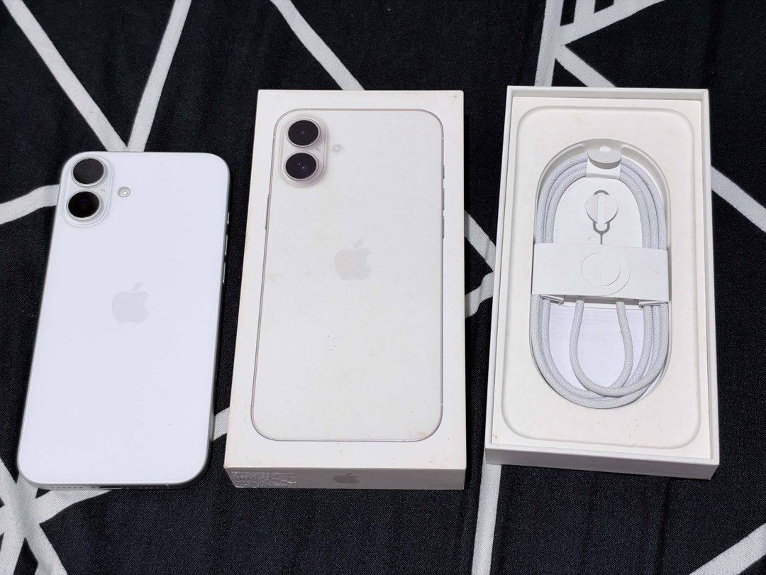 Iphone 16 plus 256gb (Category: iPhone 16 Series) located in Manila. Submitted by kimplayful (Listing ID 1468416448, Image 1). Description: For sale only Globe locked but on process na sa pag paopenline ky globe Box Unused usb c cable Case Santa ana manila Bgc Meet up.