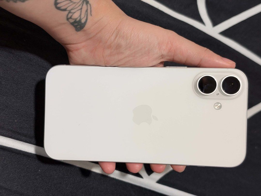 Iphone 16 plus 256gb (Category: iPhone 16 Series) located in Manila. Submitted by kimplayful (Listing ID 1468416448, Image 2). Description: For sale only Globe locked but on process na sa pag paopenline ky globe Box Unused usb c cable Case Santa ana manila Bgc Meet up.