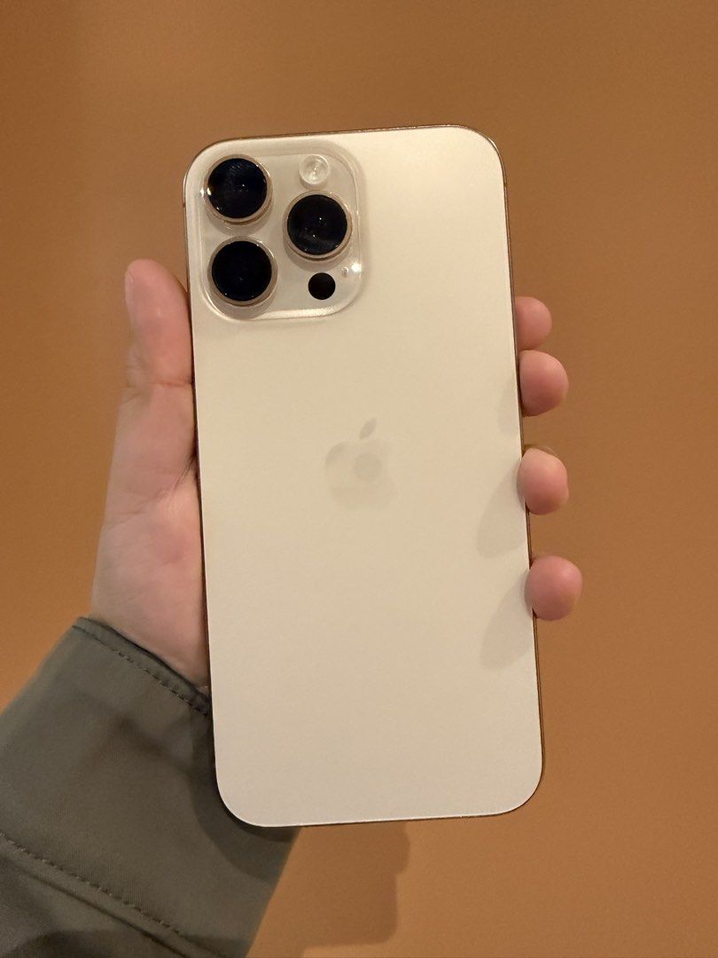 Iphone 16 Pro Max 256gb (Category: iPhone 16 Series) located in Pasig City. Submitted by ruffajai24 (Listing ID 1468468252, Image 1). Description: 256gb 92% batt health with box and cases tempered glass willing to meet at SM East Ortigas .