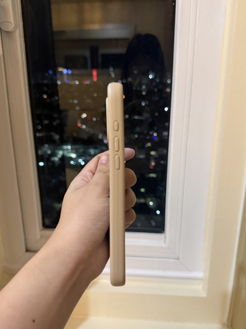iPhone 16 Promax Case (Category: Cases & Sleeves) located in Manila. Submitted by katsuwina (Listing ID 1468377138, Image 2). Description: iPhone 16 Promax Phone Case color: light brown brand: tiktok shop rfs: declutter .