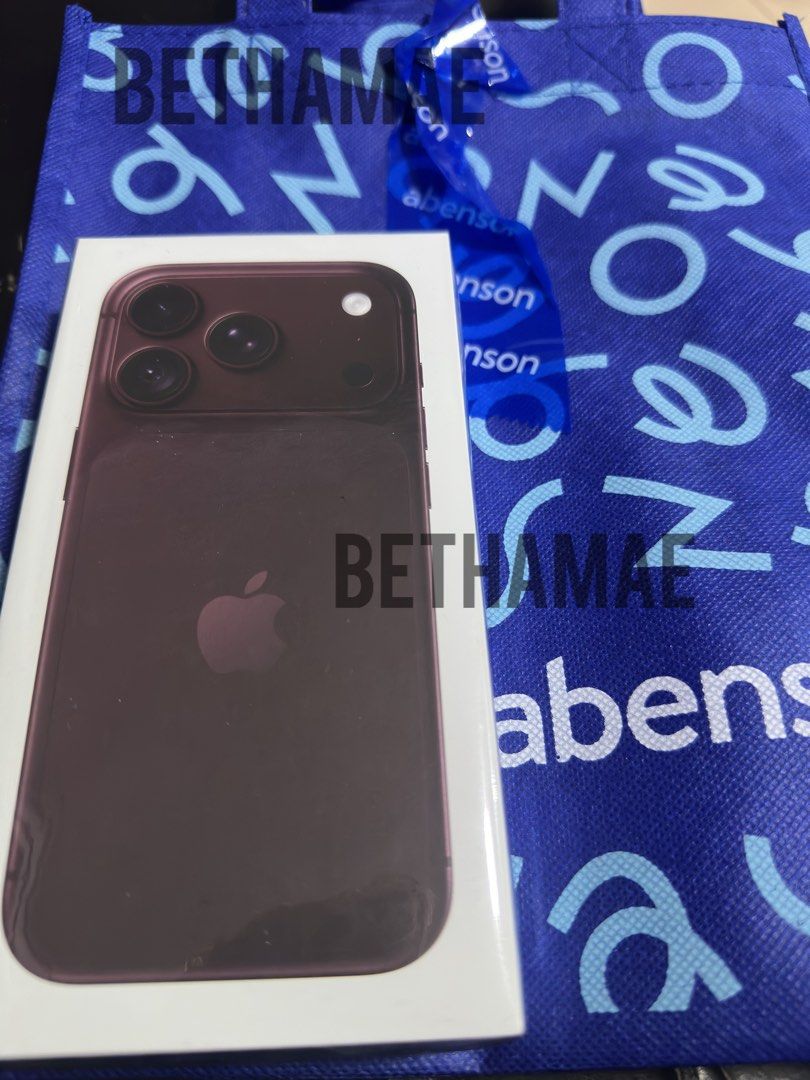 iPhone 18 PRO 256GB (Category: iPhone 18 Series) located in Malabon City. Submitted by betamey (Listing ID 1468412635, Image 2). Description: Selling iPhone 18 pro 256gb - burgundy Brand New Local Release- From Abenson with receipt ₱89,999 below SRP from (₱95,000) Location: Meet up Sm Grand Central.