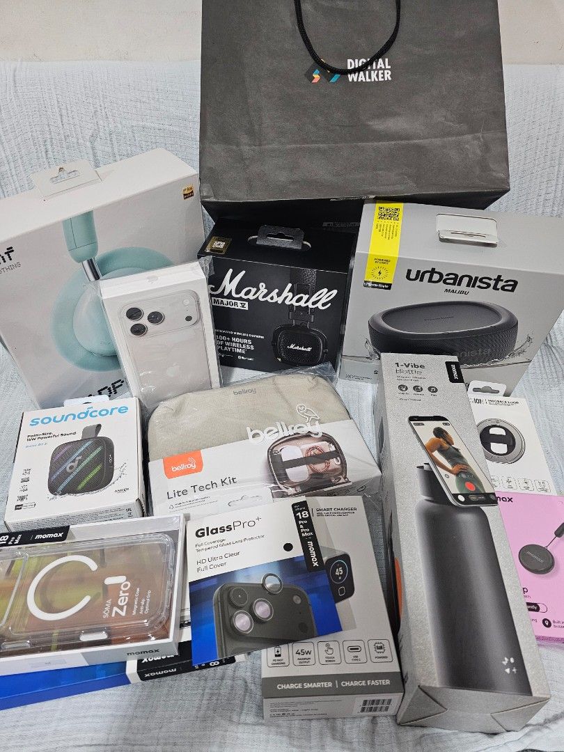Iphone 18 pro max 256 silver (Category: iPhone 18 Series) located in Quezon City. Submitted by vancleotiong (Listing ID 1468490681, Image 1). Description: FOR SALE Brandnew sealed iphone 18 pro max 256GB silver Freebies Momax magnetic case Glass pro tempered glass Glass pro lens protector Bought from Digital Walker Valued at 109,000++ Selling very low Also available with bundle up to 50% off RFS Extra also available for swap to 18pro Glacier .