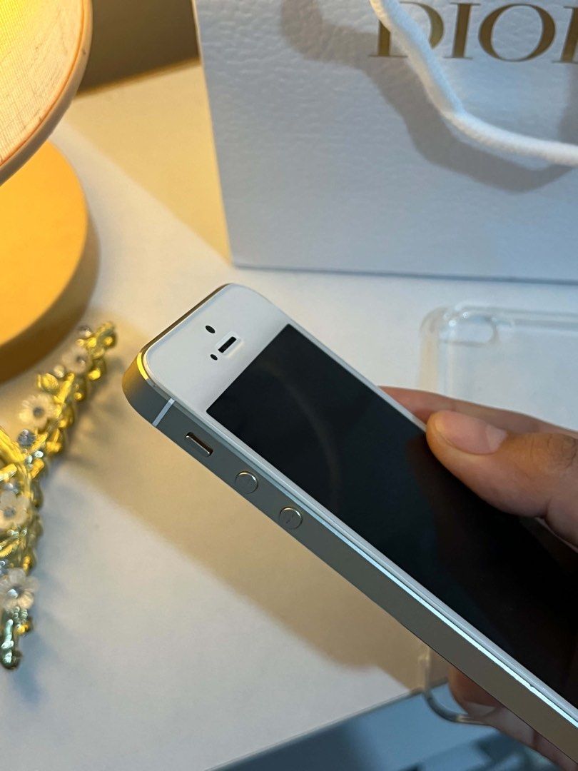 Iphone 5s Gold 16GB (Category: iPhone SE Series) located in Bulacan. Submitted by jadedelosreyes (Listing ID 1468411396, Image 1). Description: 🎀 iPhone 5s Gold 16GB — For Sale ♡ ♡ Touch ID / fingerprint — working ♡ SIM card compatible ♡ Front & back cameras — working ♡ Smooth screen & battery ♡ Can still download apps like Instagram, Facebook, Messenger & TikTok ♡ Perfect for that vintage camera aesthetic ♡ Slight dent on the side, but doesn’t 