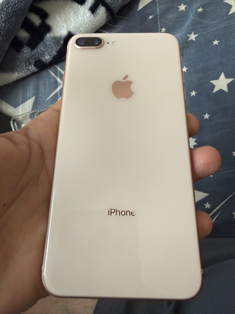 iPhone 8 Plus （分類：iPhone 8 系列）位於 Hong Kong。 由 zakeekhan582126 提交（商品編號 1468307096，圖片 1）。簡介： It’s good condition any one interested DM me 。