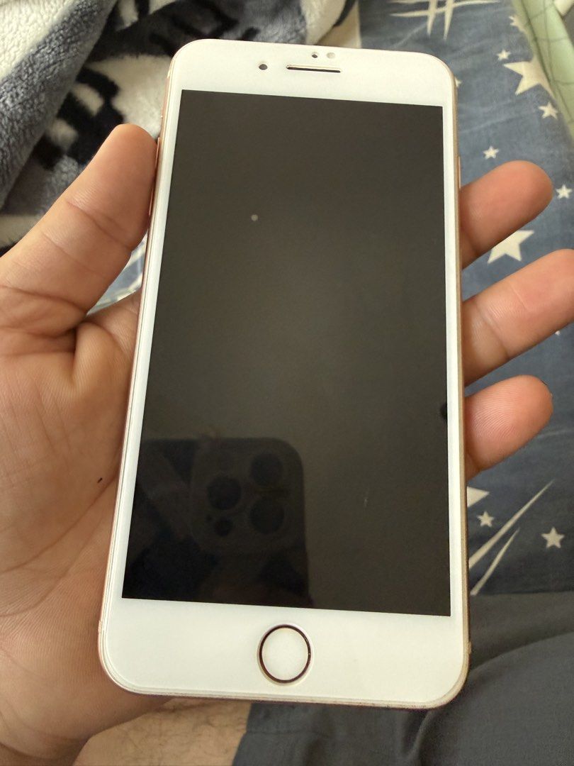 iPhone 8 Plus （分類：iPhone 8 系列）位於 Hong Kong。 由 zakeekhan582126 提交（商品編號 1468307096，圖片 3）。簡介： It’s good condition any one interested DM me 。