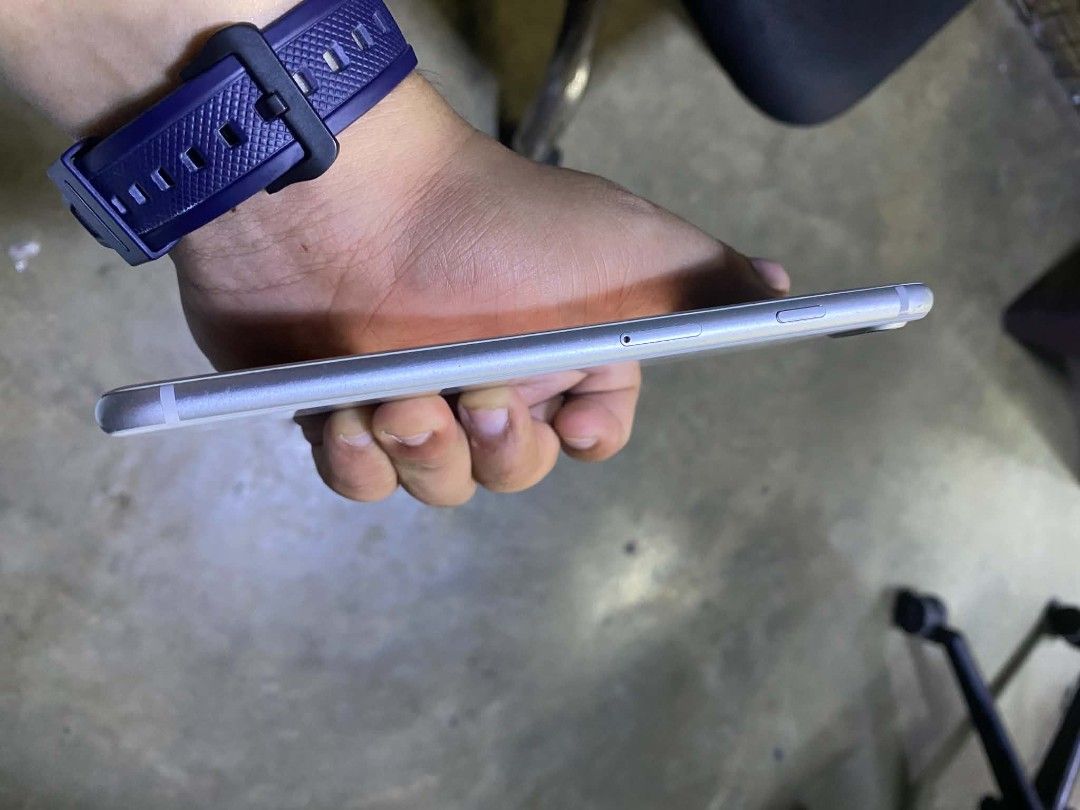 iPhone 8 Plus 64GB FU WHITE (Category: iPhone 8 Series) located in Pasig City. Submitted by rafmarc (Listing ID 1466533570, Image 3). Description: 📱 FOR SALE: iPhone 8 Plus 64GB 💰 Selling Price: 5500 — Negotiable! Specifications & Features: ✅ 64GB Storage ✅ 100% Battery Health ✅ True Tone Working ✅ Fingerprint / Touch ID Working ✅ No Hidden Issues Issue: ⚠️ Screen has a slight yellowish tint. Please check personally upon meetup. Inclusions: 📦 