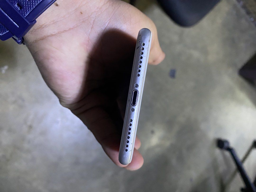 iPhone 8Plus 64GB FU WHITE (Category: iPhone 8 Series) located in Pasig City. Submitted by marcrafael (Listing ID 1465432548, Image 3). Description: FOR SALE: iPhone 8 Plus 64GB Selling Price: 5500 — Negotiable! Specifications & Features: ✅ 64GB Storage ✅ 100% Battery Health newly replaced ✅ True Tone Working ✅ Fingerprint / Touch ID Working ✅ No Hidden Issues Issue: ⚠️ Screen has a slight yellowish tint. Please check personally upon meetup. Incl