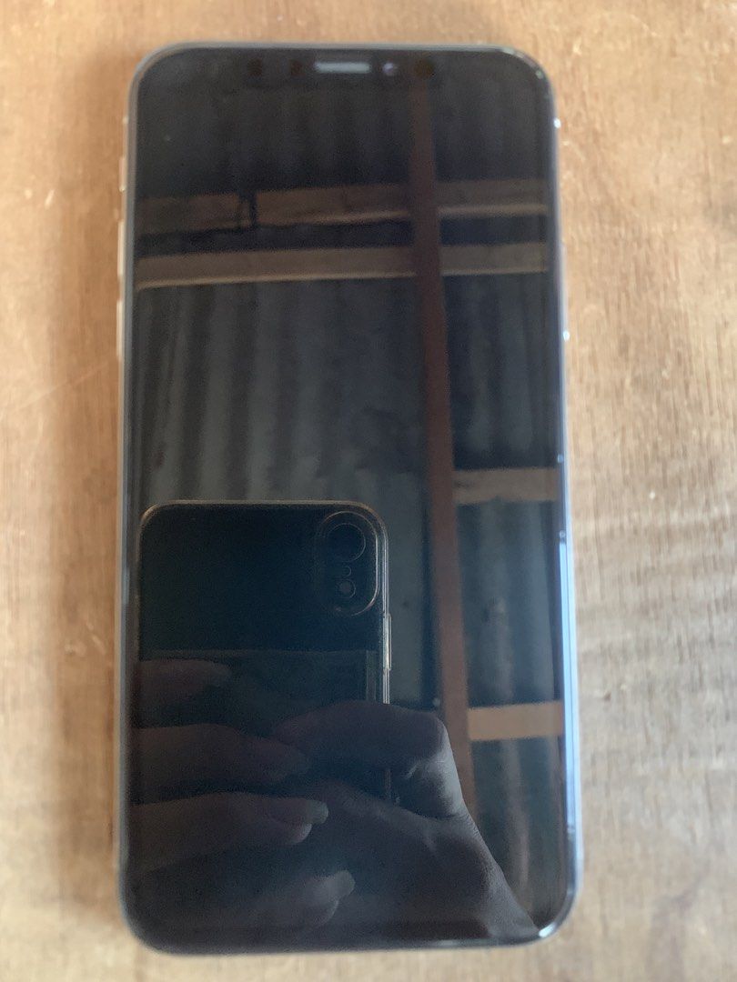 Iphone X 256gb (Category: iPhone X Series) located in Pasig City. Submitted by spidegoey (Listing ID 1468299188, Image 2). Description: Iphone X 256Gb 5600 Still Nego 9/10 Condition Truetone Working Face Id issue 100%Bh New Batt No Damage !! Face id lang issue no other than that.