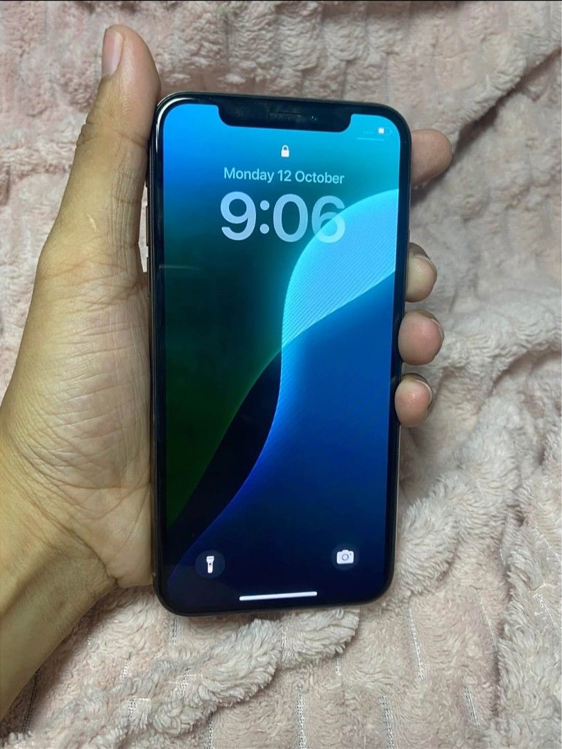 iPhone XS 64GB (Category: iPhone X Series) located in Bulacan. Submitted by jstnfonacier (Listing ID 1468326480, Image 2). Description: -face id working -truetone working -all original parts -no history of repair -camera malinaw -64gb -85 battery health -makinis pwede sa maselan -inclusion box, case via LBC, J&T, Lalamove or meetup..